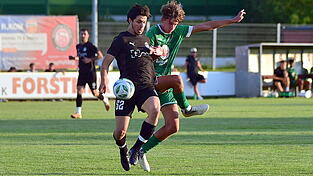 Abdul Arguc (in schwarz) war der Siegtorschütze für Plattling beim 1:0 beim Primus Ergolding. Abdul Arguc (in schwarz) war der Siegtorschütze für Plattling beim 1:0 beim Primus Ergolding.