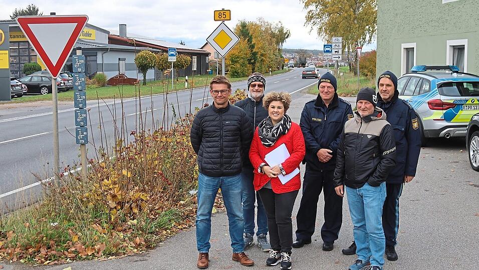 Bereits vor zehn Jahren wurde eine Querung für Fußgänger in Altenkreith diskutiert. Bei einem Ortstermin erklären die Vertreter von Staatlichem Bauamt, Stadt, Landratsamt und Polizei, warum sich am Status quo nichts geändert habe.
