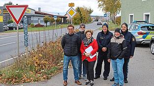 Bereits vor zehn Jahren wurde eine Querung für Fußgänger in Altenkreith diskutiert. Bei einem Ortstermin erklären die Vertreter von Staatlichem Bauamt, Stadt, Landratsamt und Polizei, warum sich am Status quo nichts geändert habe.
