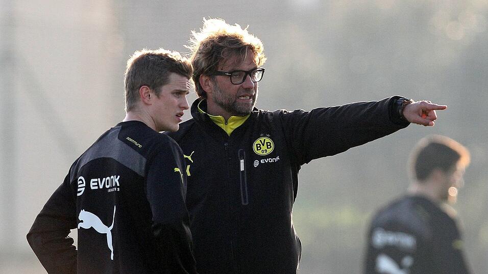 Gute Bekannte aus Dortmunder Zeiten: Sven Bender (l) und Jürgen Klopp. (Archivild) Gute Bekannte aus Dortmunder Zeiten: Sven Bender (l) und Jürgen Klopp. (Archivild)