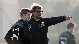 Gute Bekannte aus Dortmunder Zeiten: Sven Bender (l) und Jürgen Klopp. (Archivild) Gute Bekannte aus Dortmunder Zeiten: Sven Bender (l) und Jürgen Klopp. (Archivild)