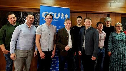 Die Kandidaten um CSU-Ortsvorsitzenden Andreas M&uuml;ller (6. v. l.)