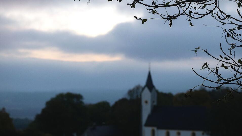 Regen und Sonne im Mix - auch die kommenden Tage bleibt es herbstlich. (Archivbild) Regen und Sonne im Mix - auch die kommenden Tage bleibt es herbstlich. (Archivbild)