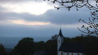 Regen und Sonne im Mix - auch die kommenden Tage bleibt es herbstlich. (Archivbild) Regen und Sonne im Mix - auch die kommenden Tage bleibt es herbstlich. (Archivbild)