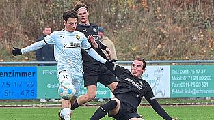 Die DJK Vilzing mit Nik Leipold (in Weiß) beendet nach dem Punktgewinn in Fürth den ersten Saisonteil auf Platz neun. Die DJK Vilzing mit Nik Leipold (in Weiß) beendet nach dem Punktgewinn in Fürth den ersten Saisonteil auf Platz neun.