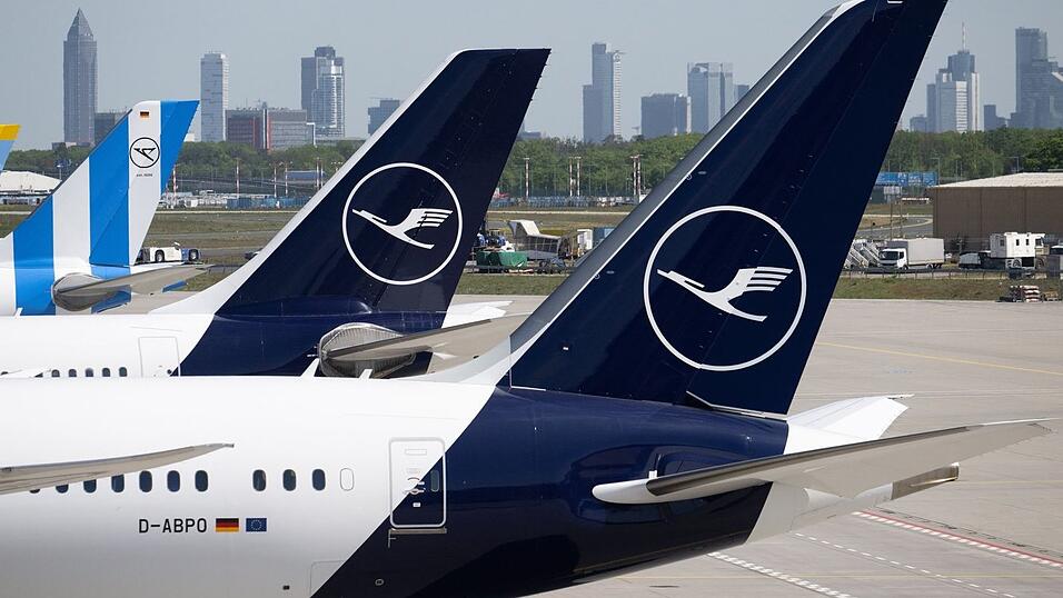 Die Lufthansa investiert in ihren Service an Bord. (Archivbild)