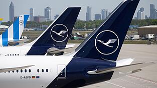 Die Lufthansa investiert in ihren Service an Bord. (Archivbild)