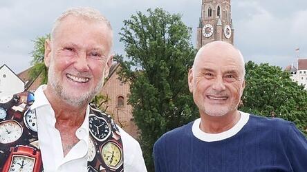 Klaus (links) und Michael Hesse an der Isar, im Hintergrund Burg Trausnitz und Martinskirche. &bdquo;Die Isar ist hier nicht einfach irgendein Fluss, sondern Teil des Stadtlebens&ldquo;, sagen die beiden. Genau diese Verbindung aus Wasser, Stadt, Historie und Lebensgef&uuml;hl hat sie an Landshut begeistert und von ihren Umzugspl&auml;nen &uuml;berzeugt.