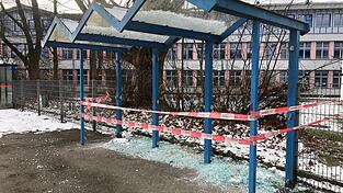 Die zerst&ouml;rte Bushaltestelle