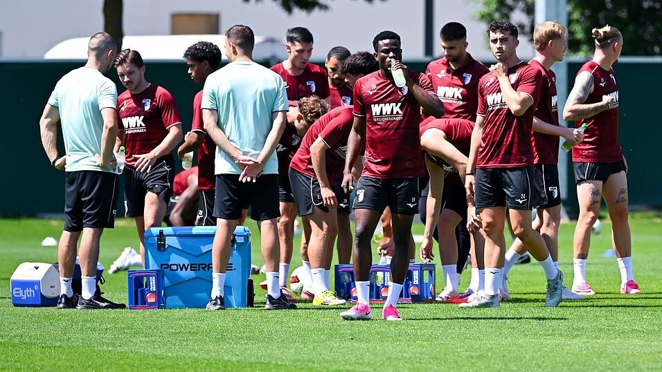 Der FC Augsburg ist seit einer Woche im Training. (Archivbild) Der FC Augsburg ist seit einer Woche im Training. (Archivbild)