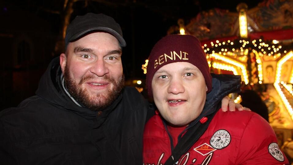 Der idyllische Christkindlmarkt in der Freyung in Landshut zählt zu den schönsten Christkindlmärkten Bayerns. Bei eisigen Temperaturen ist dort insbesondere die Glühwein-Alm natürlich heiß begehrt. Der idyllische Christkindlmarkt in der Freyung in Landshut zählt zu den schönsten Christkindlmärkten Bayerns. Bei eisigen Temperaturen ist dort insbesondere die Glühwein-Alm natürlich heiß begehrt.