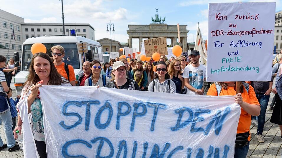 Die Einf&uuml;hrung der Masern-Impfpflicht hat Gesundheitsminister Spahn auch viel Widerspruch auf der Stra&szlig;e eingebracht &ndash; wie hier beispielsweise in Berlin.