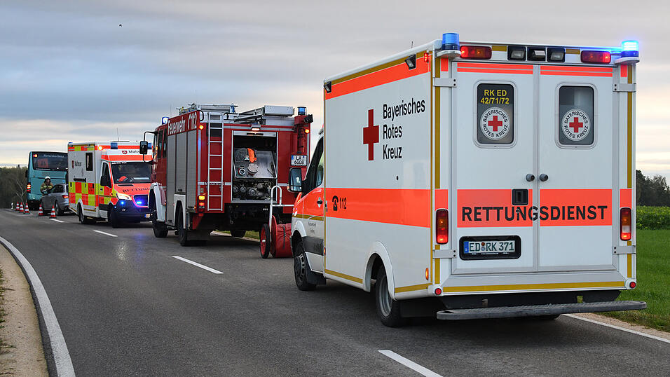 Zahlreiche Einsatzkräfte von Polizei und Feuerwehr waren vor Ort.