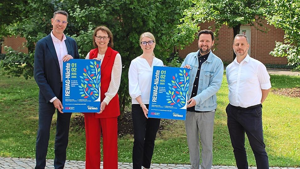 Robert Greb (von links), Rewag-Vorstandsvorsitzender, Irene Dullinger, Vorstandsvorsitzende der Sparkasse Regensburg, Vanessa Meier von der Rewag-Kommunikation, Christoph Schäfer, Programmverantwortlicher für Rewag-Klassik im Park, und Zoltán Ritter von WR Events, bei der Programmvorstellung. Robert Greb (von links), Rewag-Vorstandsvorsitzender, Irene Dullinger, Vorstandsvorsitzende der Sparkasse Regensburg, Vanessa Meier von der Rewag-Kommunikation, Christoph Schäfer, Programmverantwortlicher für Rewag-Klassik im Park, und Zoltán Ritter von WR Events, bei der Programmvorstellung.