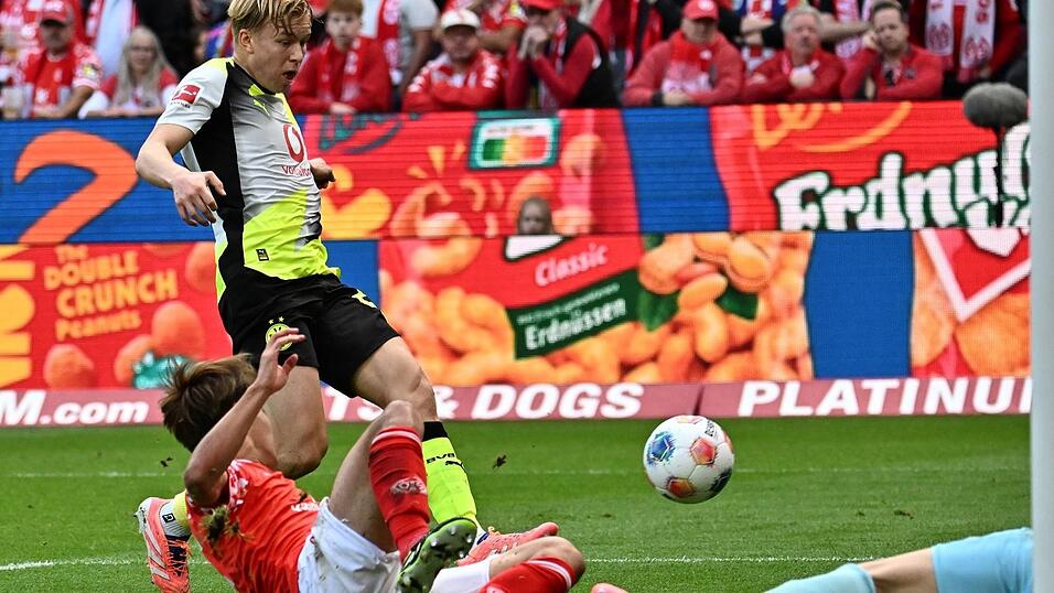 Daniel Svensson (l) erzielte das 1:0 für Borussia Dortmund gegen den FSV Mainz 05.