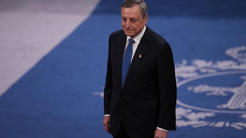 Draghi sprach sich angesichts einer zunehmend polarisierten Welt für ein Europa der zwei Geschwindigkeiten aus. Draghi sprach sich angesichts einer zunehmend polarisierten Welt für ein Europa der zwei Geschwindigkeiten aus.