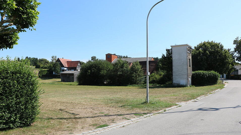 Dem Baurecht für dieses Grundstück an der Allakofener Straße in Mitterstetten sollte nach Erlass der Einbeziehungssatzung jetzt nichts mehr im Wege stehen. Dem Baurecht für dieses Grundstück an der Allakofener Straße in Mitterstetten sollte nach Erlass der Einbeziehungssatzung jetzt nichts mehr im Wege stehen.