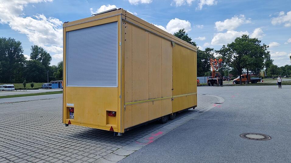 Ein erster Schausteller ist auch schon da. Ein erster Schausteller ist auch schon da.