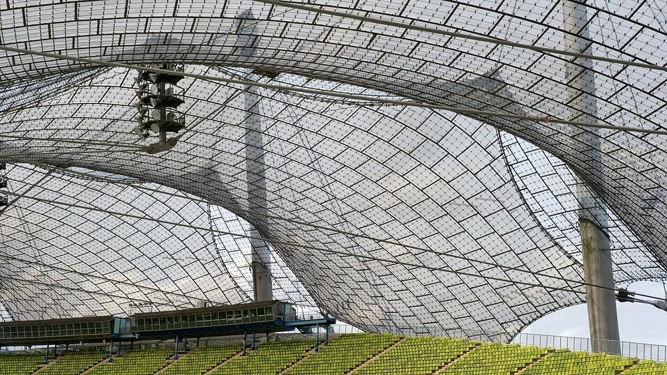 Das Zeltdach im Olympiapark ist in die Jahre gekommen und wird nun saniert. (Archivbild)