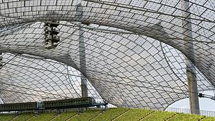Das Zeltdach im Olympiapark ist in die Jahre gekommen und wird nun saniert. (Archivbild)