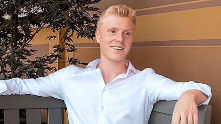 Mit dem Song „Hallelujah, I Love Her So“ von Ray Charles überzeugte Max Pesé bei den Blind Auditions der Reality-Spielshow „The Voice of Germany“. Mit dem Song „Hallelujah, I Love Her So“ von Ray Charles überzeugte Max Pesé bei den Blind Auditions der Reality-Spielshow „The Voice of Germany“.