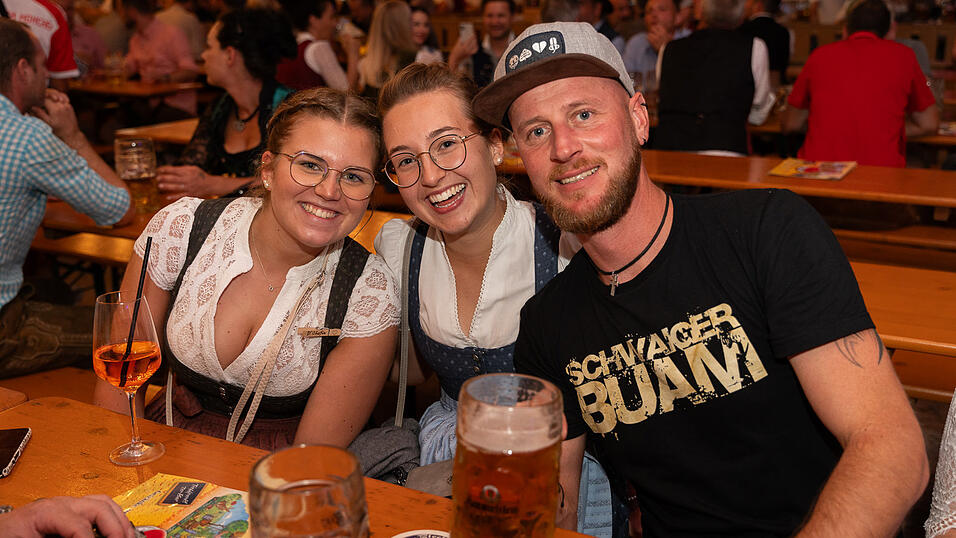 Die Partybilder vom Donnerstag, 17. August 2023, aus dem Festzelt Greindl. Die Partybilder vom Donnerstag, 17. August 2023, aus dem Festzelt Greindl.