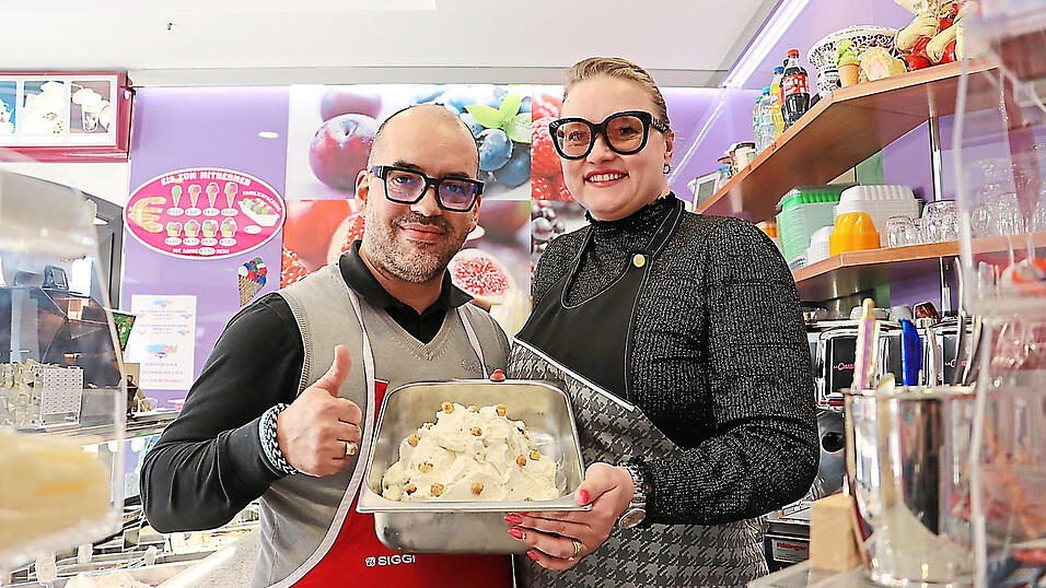 Eine der neuen Sorten beim 'GelatOK!': Wei&szlig;e Bacio mit salz-karamellisierten Haseln&uuml;ssen.