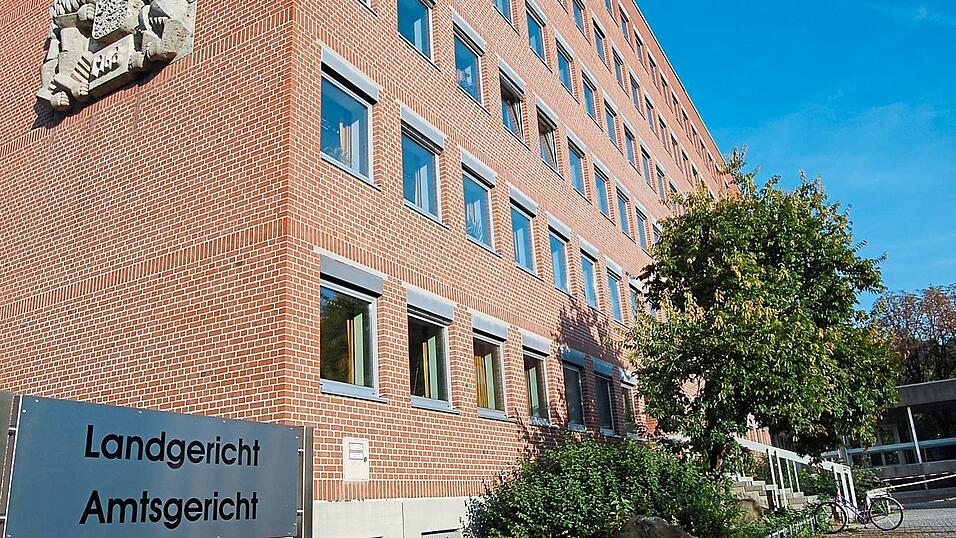 Der Angeklagte wurde vor Gericht zu einer Geldauflage verurteilt.