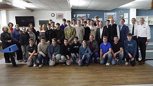 Exakt 31 Mädels und Jungs der Realschule sind Lotsen. Sehr zur Freude von (kniend 4.v.l.) Schuldirektor Alexander Köppl und den Ehrengästen. Exakt 31 Mädels und Jungs der Realschule sind Lotsen. Sehr zur Freude von (kniend 4.v.l.) Schuldirektor Alexander Köppl und den Ehrengästen.