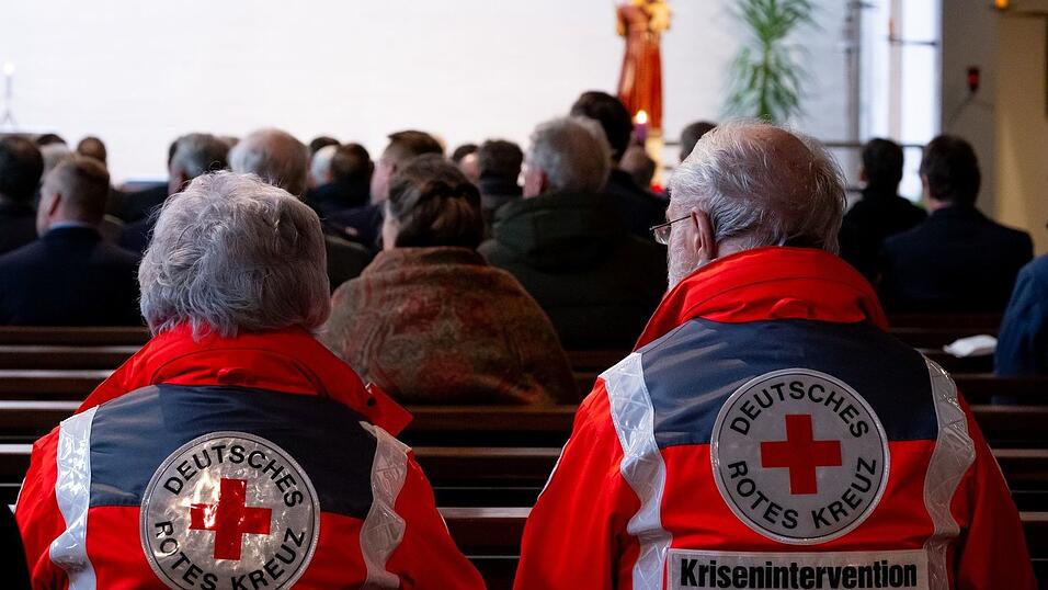 An dem Gedenkgottesdienst nehmen auch Rettungskr&auml;fte von damals teil.