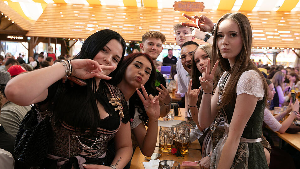 Die Partybilder vom Montag,11. August, aus dem Festzelt Nothaft. Die Partybilder vom Montag,11. August, aus dem Festzelt Nothaft.