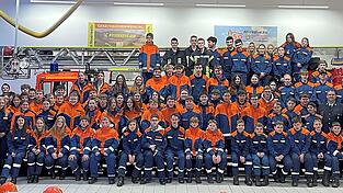 Der Platz reichte kaum aus für das Gruppenfoto nach erfolgreich bestandenem Wissenstest. Der Platz reichte kaum aus für das Gruppenfoto nach erfolgreich bestandenem Wissenstest.