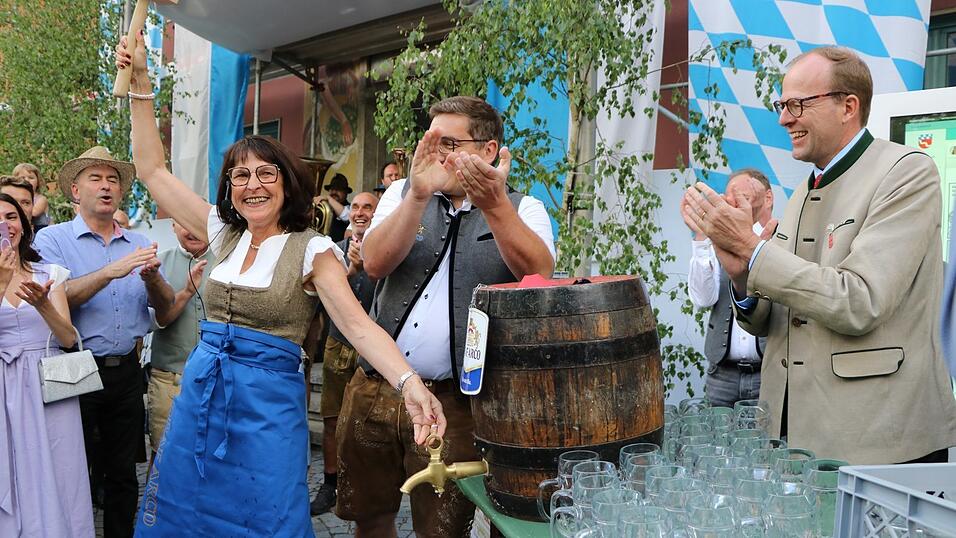 Die Premiere ist gelungen, &bdquo;ozapft is&ldquo; rief Heike Berger fr&ouml;hlich in die Menge.