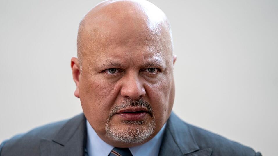 Auf die Suspendierung folgt die Entlassung: der ehemalige Chefankl&auml;ger Karim Khan. (Archivbild)