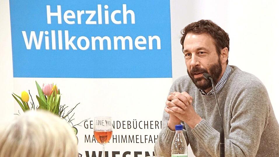 Buchautor Tobias Haberl in Wiesent. Aus dem Publikum gab es Widerspruch, aber auch Bestätigung. Buchautor Tobias Haberl in Wiesent. Aus dem Publikum gab es Widerspruch, aber auch Bestätigung.