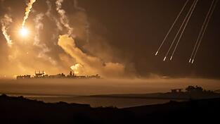 Die israelischen Streitkr&auml;fte bombardieren nach dem Terrorangriff der Hamas weiterhin den Gazastreifen. Der Konflikt k&ouml;nnte sich ausweiten, wenn sich auch der Iran einmischen sollte. Zu einem Weltkrieg d&uuml;rfte es aber nicht kommen.