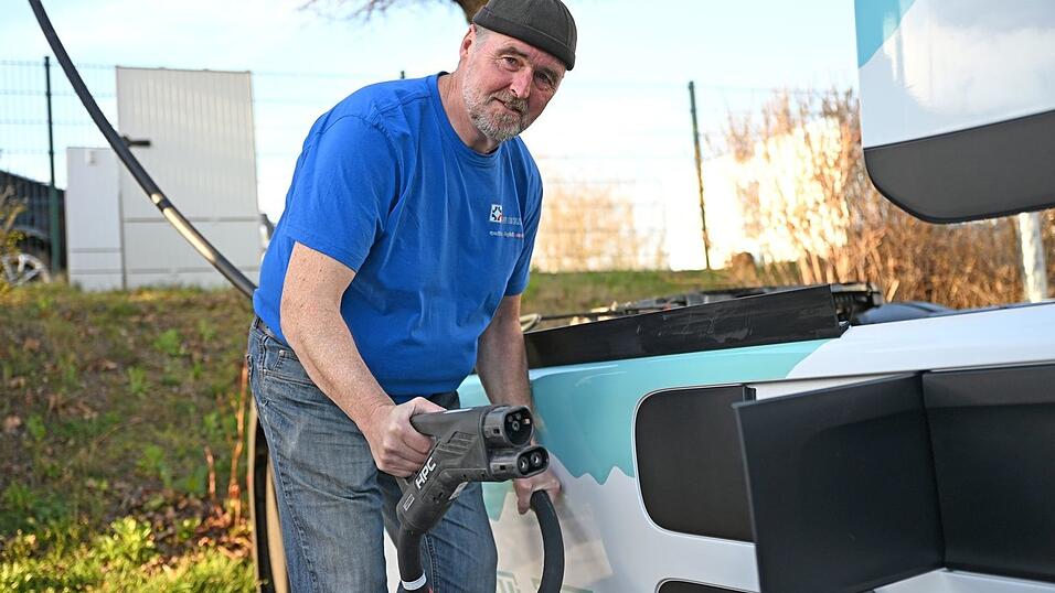 Lastwagenfahrer Uwe Lenk über seinen E-Lkw: «Es ist ein ganz anderes Fahren». Lastwagenfahrer Uwe Lenk über seinen E-Lkw: «Es ist ein ganz anderes Fahren».
