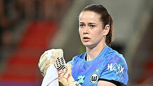 Unfreiwillig im Mittelpunkt: VfL-Torhüterin Stina Johannes. Unfreiwillig im Mittelpunkt: VfL-Torhüterin Stina Johannes.