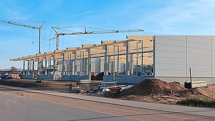 Von den 20.000 Quadratmetern Erweiterungsfläche bebaut die Firma WeButex im Industriegebiet Sanddickicht aktuell etwa die Hälfte. Produktion und Verwaltung werden dadurch deutlich wachsen. Von den 20.000 Quadratmetern Erweiterungsfläche bebaut die Firma WeButex im Industriegebiet Sanddickicht aktuell etwa die Hälfte. Produktion und Verwaltung werden dadurch deutlich wachsen.