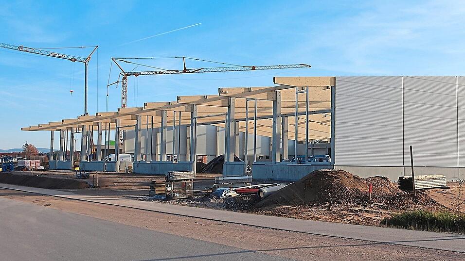 Von den 20.000 Quadratmetern Erweiterungsfläche bebaut die Firma WeButex im Industriegebiet Sanddickicht aktuell etwa die Hälfte. Produktion und Verwaltung werden dadurch deutlich wachsen.