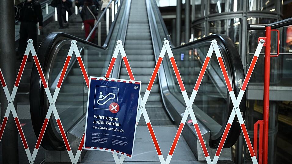 Seit Wochen kaputt: Rolltreppen im Hauptbbahnhof.