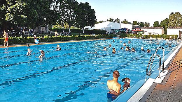 Das gut frequentierte Rohrer Freibad meldet einen Rekord beim Dauerkartenverkauf.