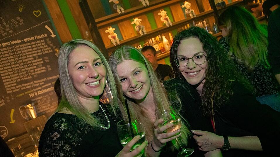 Die Stimmung bei den Partygängern am Samstagabend war prächtig. Die Stimmung bei den Partygängern am Samstagabend war prächtig.