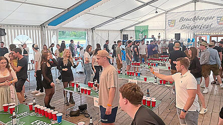 43 Teams kämpfen beim Bier-Pong-Turnier um den Meistertitel.