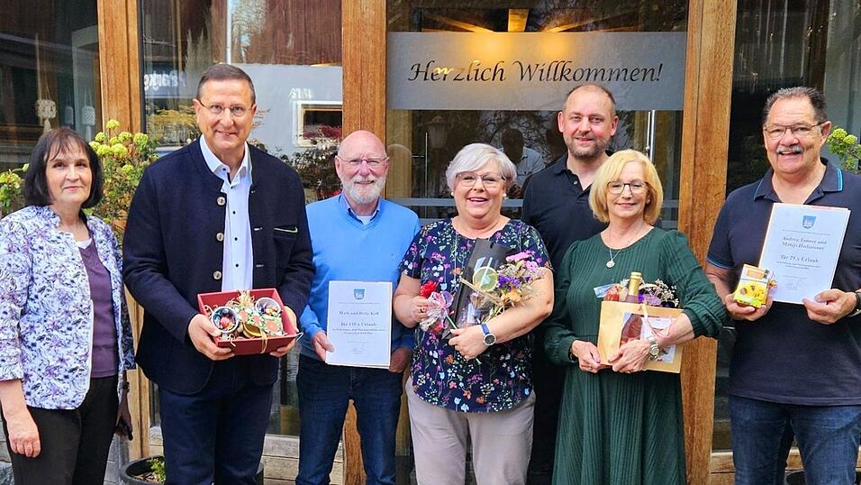 Freuen sich gemeinsam &uuml;ber die jahrelange Treue: Matjes Hodiamont, Betty Koll, Gastgeber Josef Hastreiter, Andrea Tonner, Math Koll, B&uuml;rgermeister Markus M&uuml;ller und TI-Leiterin Anne Baumeister (v.r.)