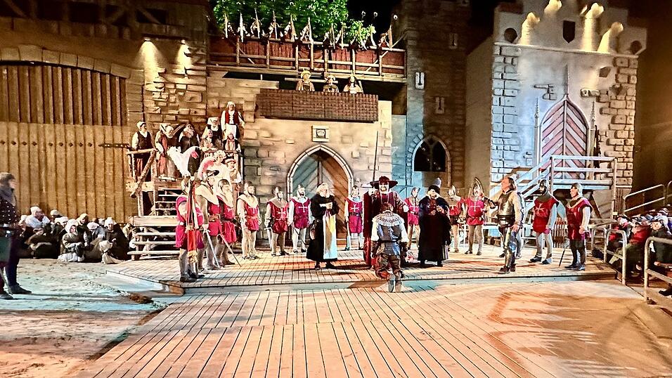 Eindr&uuml;cke von der Gruppe 'blau', die am Freitagabend die Drachenstich-Premiere gespielt hat.