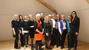 Ein Teil der Mitglieder-Frauen vor der Feier.