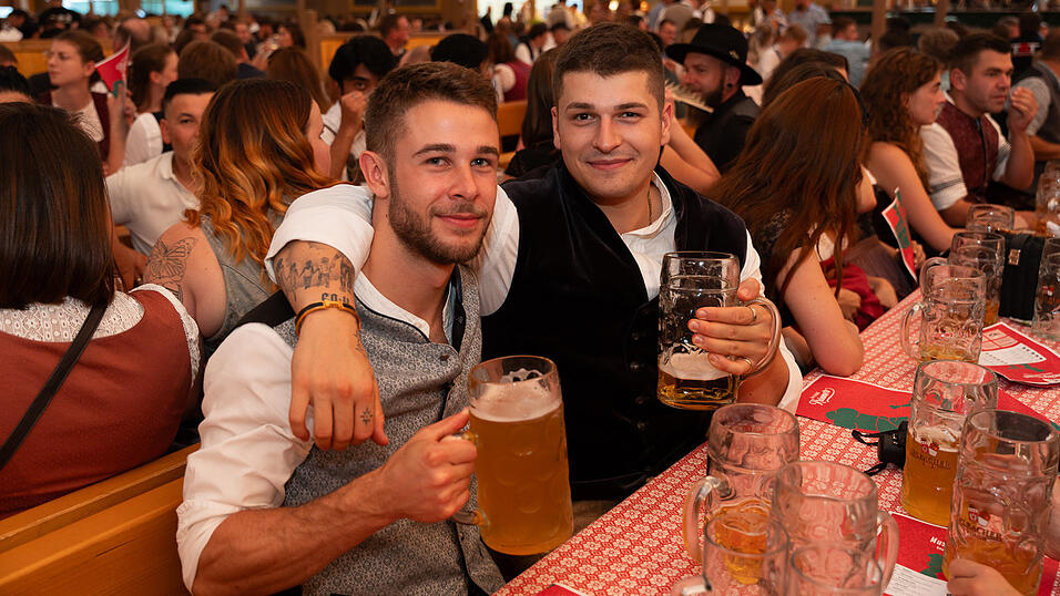 Die Partybilder vom Freitag, 18. August 2023, aus dem Festzelt Krönner. Die Partybilder vom Freitag, 18. August 2023, aus dem Festzelt Krönner.