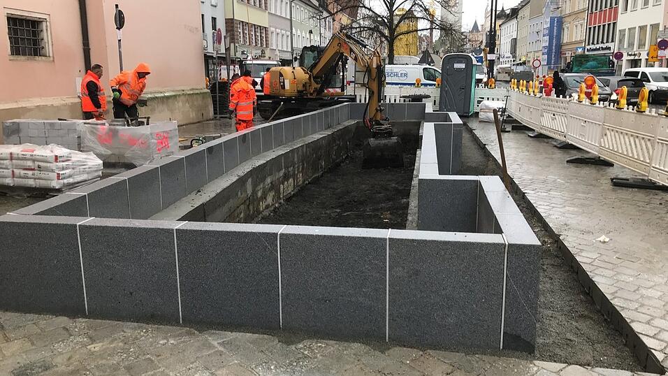 Das rund 50 Quadratmeter große Hochbeet vor der Jesuitenkirche wird noch heuer mit einem Baum und vielen bunt blühenden Sträuchern bepflanzt. Das rund 50 Quadratmeter große Hochbeet vor der Jesuitenkirche wird noch heuer mit einem Baum und vielen bunt blühenden Sträuchern bepflanzt.