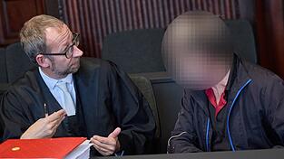 Dem Mann hatte in einer von seinem Anwalt Andreas Lange verlesenen Erklärung am ersten Prozesstag gestanden. (Archivbild) Dem Mann hatte in einer von seinem Anwalt Andreas Lange verlesenen Erklärung am ersten Prozesstag gestanden. (Archivbild)